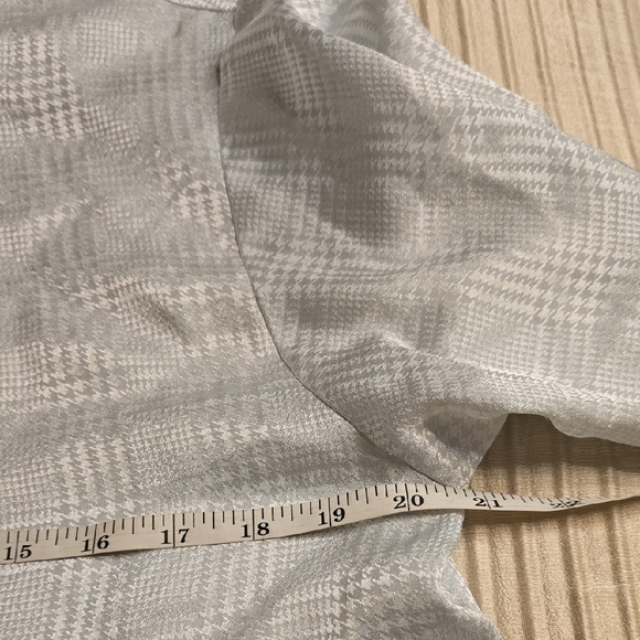 Oscar de la Renta Light Gray Pajama Top - Picture 14 of 16